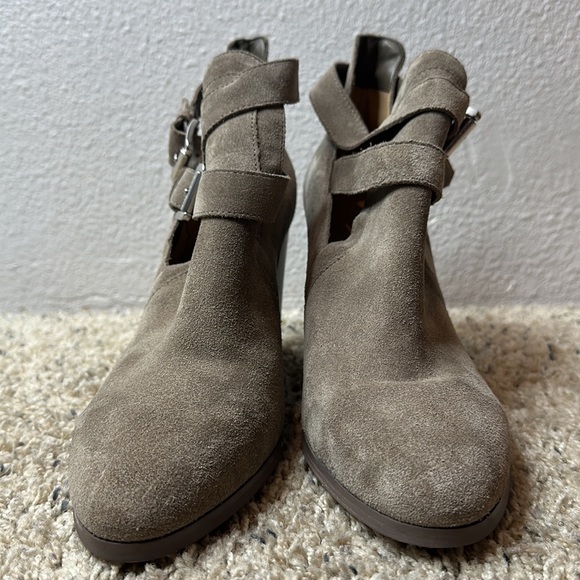 Michael Kors Walden Light Mushroom Suede/Leather Booties sz 9M - Picture 9 of 13